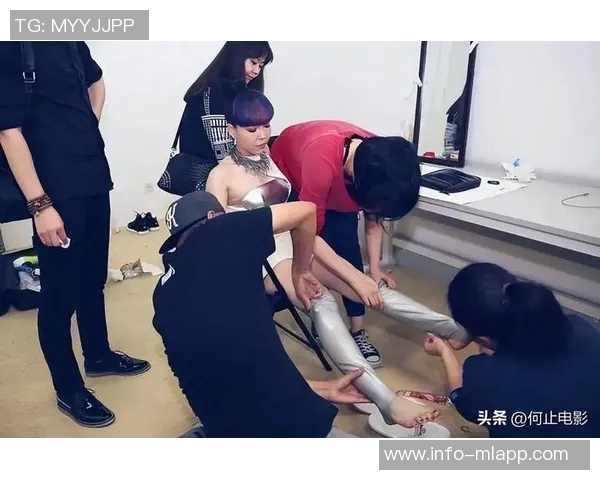 女主持调侃按摩浴缸情趣皮尔斯幽默回应家中无此奢侈品